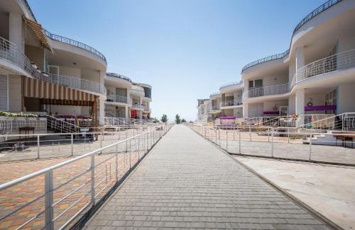Karolino-Bugaz Apartment | Gold Bugaz Apartment near the sea