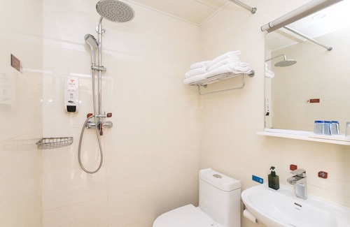 Wangfujing Shopping Area House | Gold Inns Chain Hotel Beijing Jianguomen
