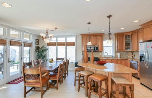 Gold Coast Condo | GoldCoast-2nd Flr w/Elevator-Handicap Friendly-Across from Beach, 5 bdrms/4 bths