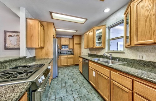 Montgomery Estates House | Golden Bear Pause- Hot tub, pets, big yard, hiker's paradise