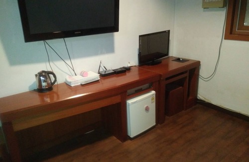 Gunsan Hotel | Golden Bee Motel