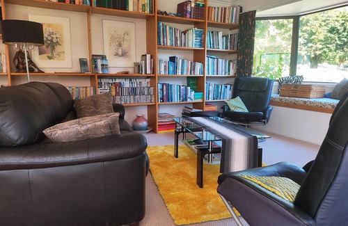 Takaka Bed & Breakfast | Golden Caves - Bed & Breakfast