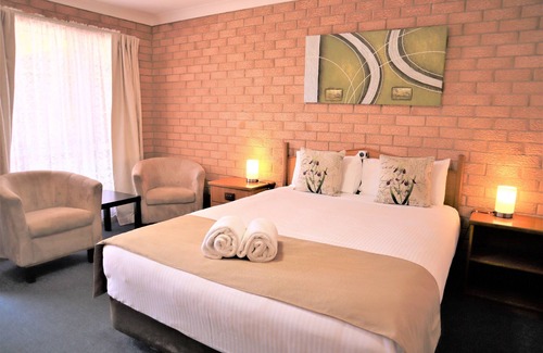 Cowra Hotel | Golden Chain Aalana Motor Inn