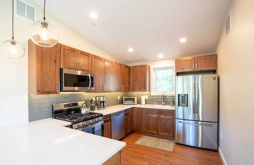 Golden Cottage | Golden Cottage Near Red Rocks & School of Mines!