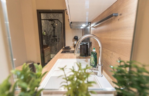 Ixelles Apartment | Golden Dove Luxury Apart 2