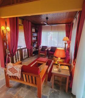 Elmina Hotel | Golden Hill Parker Hotel