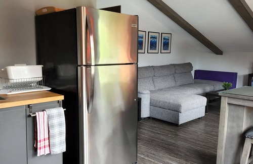 Val-des-Monts Apartment | Golden Nest on the lake
