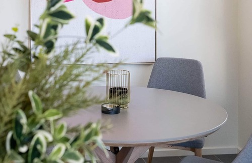 Golden Square House | Golden Place Business Stay Couples Getaway