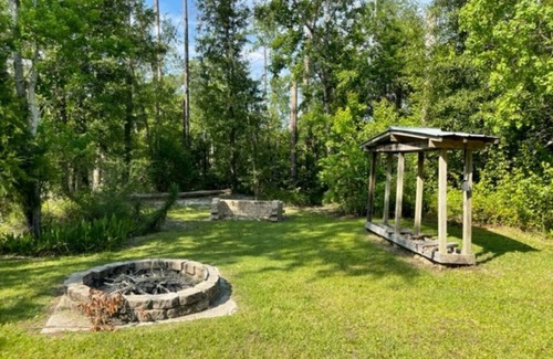 Clarksville RV Rental | Golden Retreat at Bear Creek