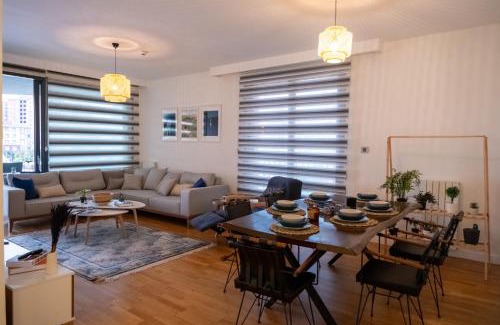 Kucukcekmece Apartment | Golden Stones House Garden And Lake View