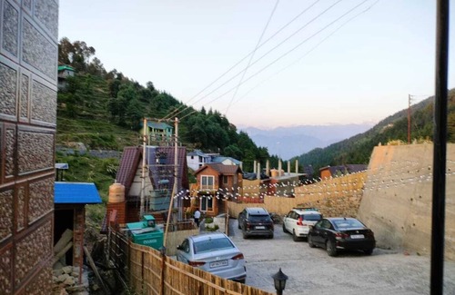 Dalhousie House | Golden Sunrise Villa: Your Idyllic Retreat in Talai
