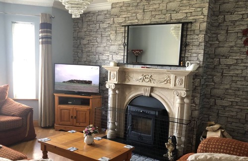 Buncrana House | Golf/Beach 5min walk away (WIFI)