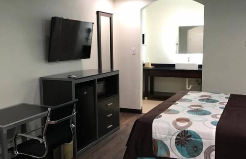 Spring Resort | Golf Break! Great Location for Cypresswood Golf Club & Golf Club of Houston!