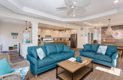 Michigan City House | Golf Cart 6 bedrooms plus coach house with 1 bedroom. Summer 2026 open to book