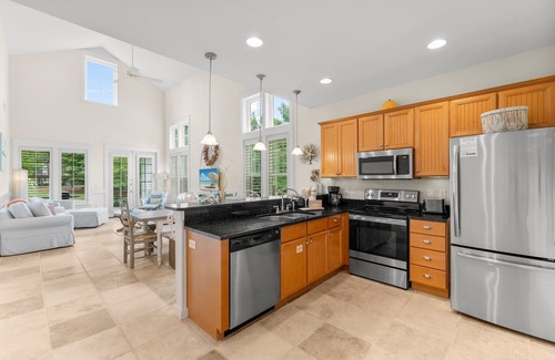 Laurel Grove House | Golf Cart ~ Lakefront ~ Private Porch ~ Family Friendly Neighborhood