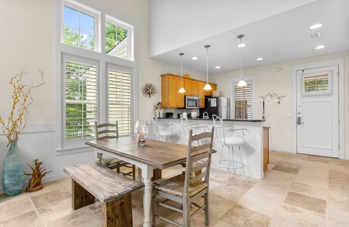 Laurel Grove House | Golf Cart ~ Lakefront ~ Private Porch ~ Family Friendly Neighborhood