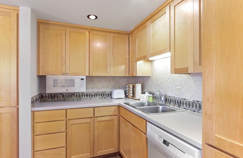 Overlook Park Condo | Golf Course Views, 1/2 Mile to the Village - Includes SHARC Access
