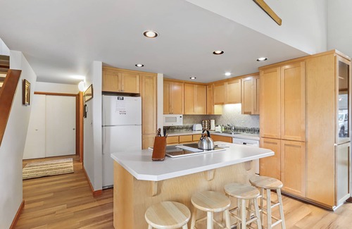 Overlook Park Condo | Golf Course Views, 1/2 Mile to the Village - Includes SHARC Access