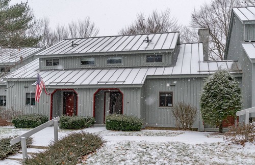 West Hartford Condo | Golf, Lake Pinneo & The Club | Windsor Village 4C