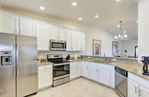 Lakewood Ranch Condo | Golf/Lake Views, Larger Corner Condo, King/Queen