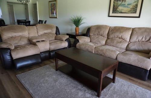 Wesley Chapel Apartment | Golf View Two Bed Two Bath Condo with Kitchen Near Tampa
