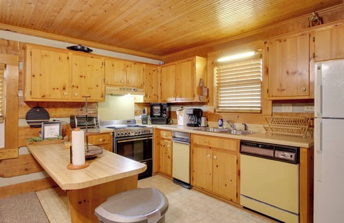Gracewood House | Golfer's Getaway: Hephzibah Home w/Pool Access