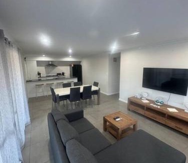 Dawesville House | Golfers dream 300m to the beach