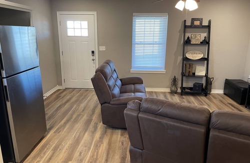 Bowie House | GOLFERS⛳️GETAWAY! 2/2 home on Twisted Oaks golf course, within minutes of lake