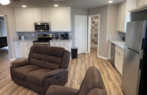 Bowie House | GOLFERS⛳️GETAWAY! 2/2 home on Twisted Oaks golf course, within minutes of lake