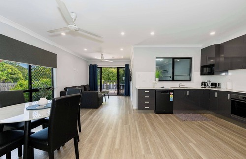 Rosslea Apartment | Golfside Haven 2 Bedroom, 2Bathroom - Across from Golf Course