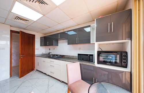Al Hamra Village Apartment | Golfside Serenity: Stylish 1 BHK by FREE Holiday Homes