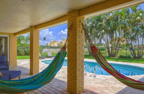Weston House | Golfview I - Lakeside & private pool