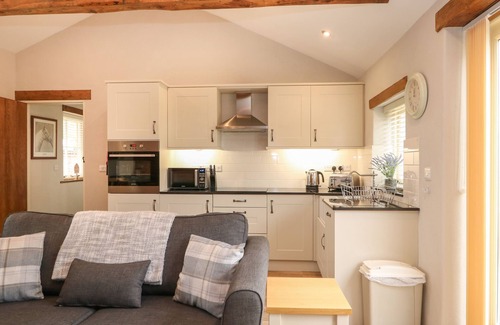 Long Sutton Cottage | GOLSON STABLE, family friendly, with open fire in Long Sutton