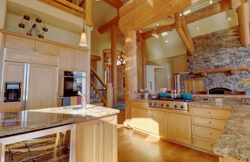 Three Peaks House | Good Elevations, Luxury Pet Friendly Home on Two Cabins Drive w/Private hot tub