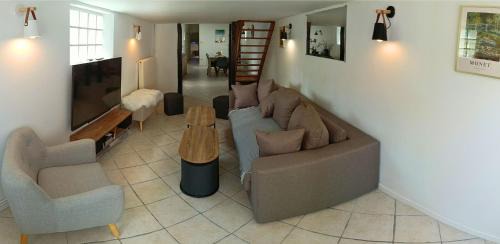 Saint-Leu-la-Foret House | Good travel