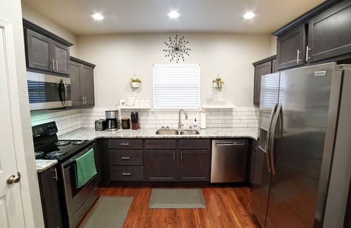 Chickasha House | Good Vibes Chickasha | Fiber | TV | W/D | Parking!