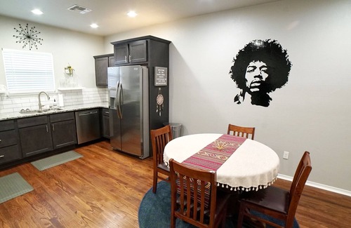 Chickasha House | Good Vibes Chickasha | Fiber | TV | W/D | Parking!