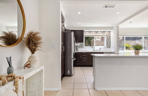 Canyon Country House | GOODE.HOMES Cozy 4 bedroom home w/Jacuzzzi
