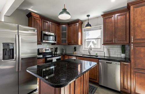 Lansing House | Goodrich Leisure 3 bed/1 bath