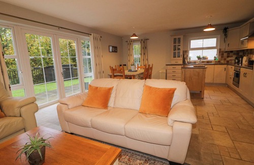 Lisnaskea Cottage | GOOSEBERRY COTTAGE, pet friendly in Lisnaskea, County Fermanagh