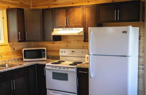 Kenora Cabin | Gopher's Hole Cabin - Lakewood Park Cabins