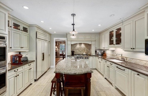 Walpole House | Gorg 6KSF w lrg pool, sleeps 12, 4.5 baths, rec room w bar, pool table & gym.