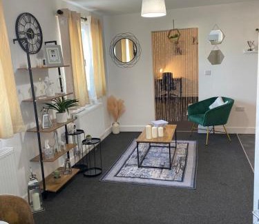 George Green Apartment | Gorgeous 1 Bedroom Apartment Near Heathrow