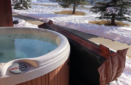 Fraser Condo | Gorgeous 2 Bed-2 Bath, personal hot tub, steps to shuttle/trails/grocery!