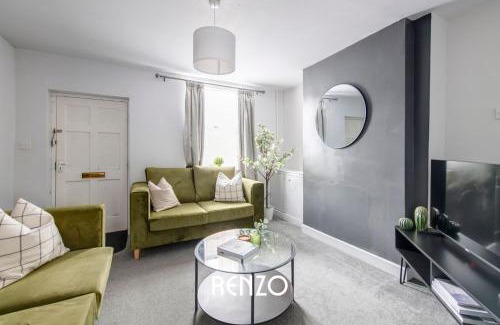 Newark Apartment | Gorgeous 2-bed Home in Newark on-Trent by Renzo, Free Parking, Brilliant Location!