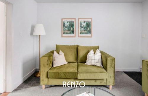 Newark Apartment | Gorgeous 2-bed Home in Newark on-Trent by Renzo, Free Parking, Brilliant Location!