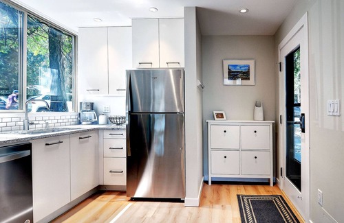 North Oyster Condo | Gorgeous 2 Bed Oceanfront Condo at Inn of the Sea