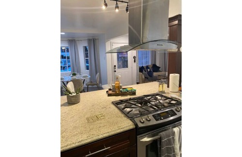 South Gate House | Gorgeous 2 bedroom 2 bath Near SoFI