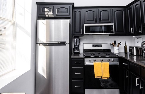 Fort Lee Apartment | Gorgeous, 2- bedroom apartment walking distance to GWB!