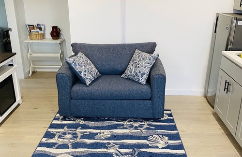 West Tremont Apartment | Gorgeous 2 bedroom apartment in new house with waterfront views in Duck Cove